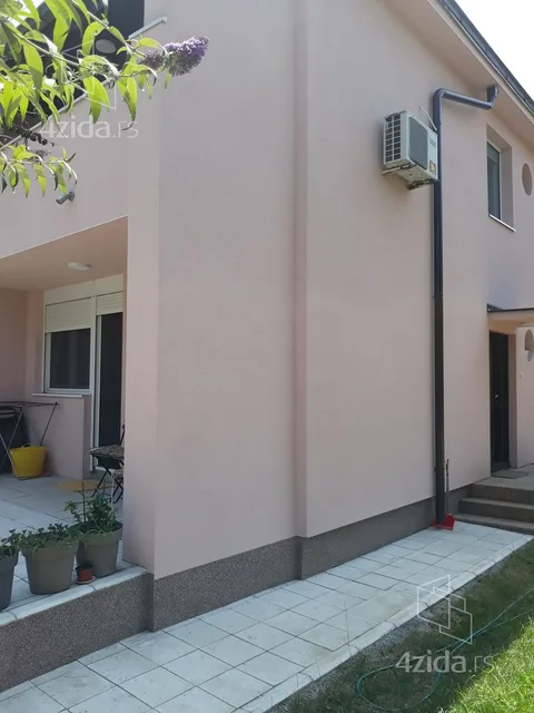 Četvorosoban stan na prodaju, Batajnica