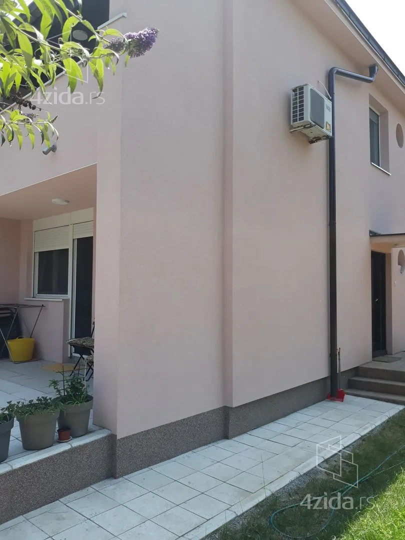 Četvorosoban stan, 104 m², Batajnica