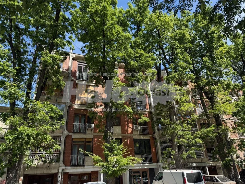 Trosoban stan, 85 m², Stari grad