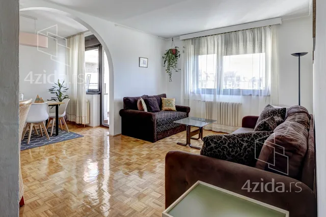Trosoban stan za izdavanje, 25. maj