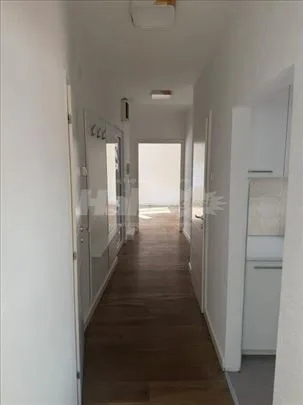 Četvorosoban stan, 69 m², Stari grad