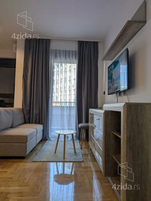Garsonjera za izdavanje, Kozaračka