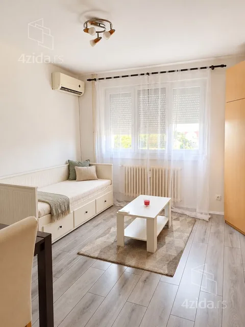 Jednosoban stan za izdavanje, Trg Jakaba I Komora 60