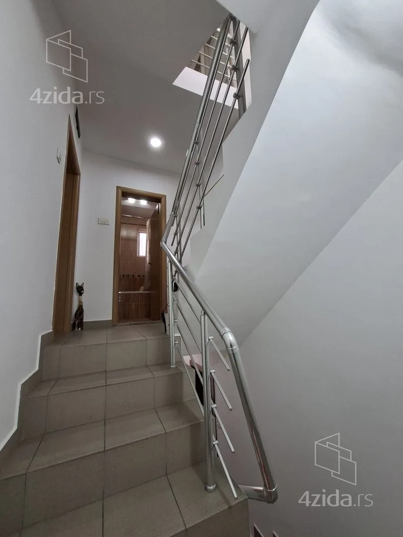 5+ комнат дом, 220 м², Калуджерица