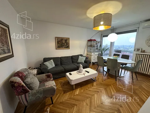 Trosoban stan na prodaju, Bulevar Despota Stefana 114