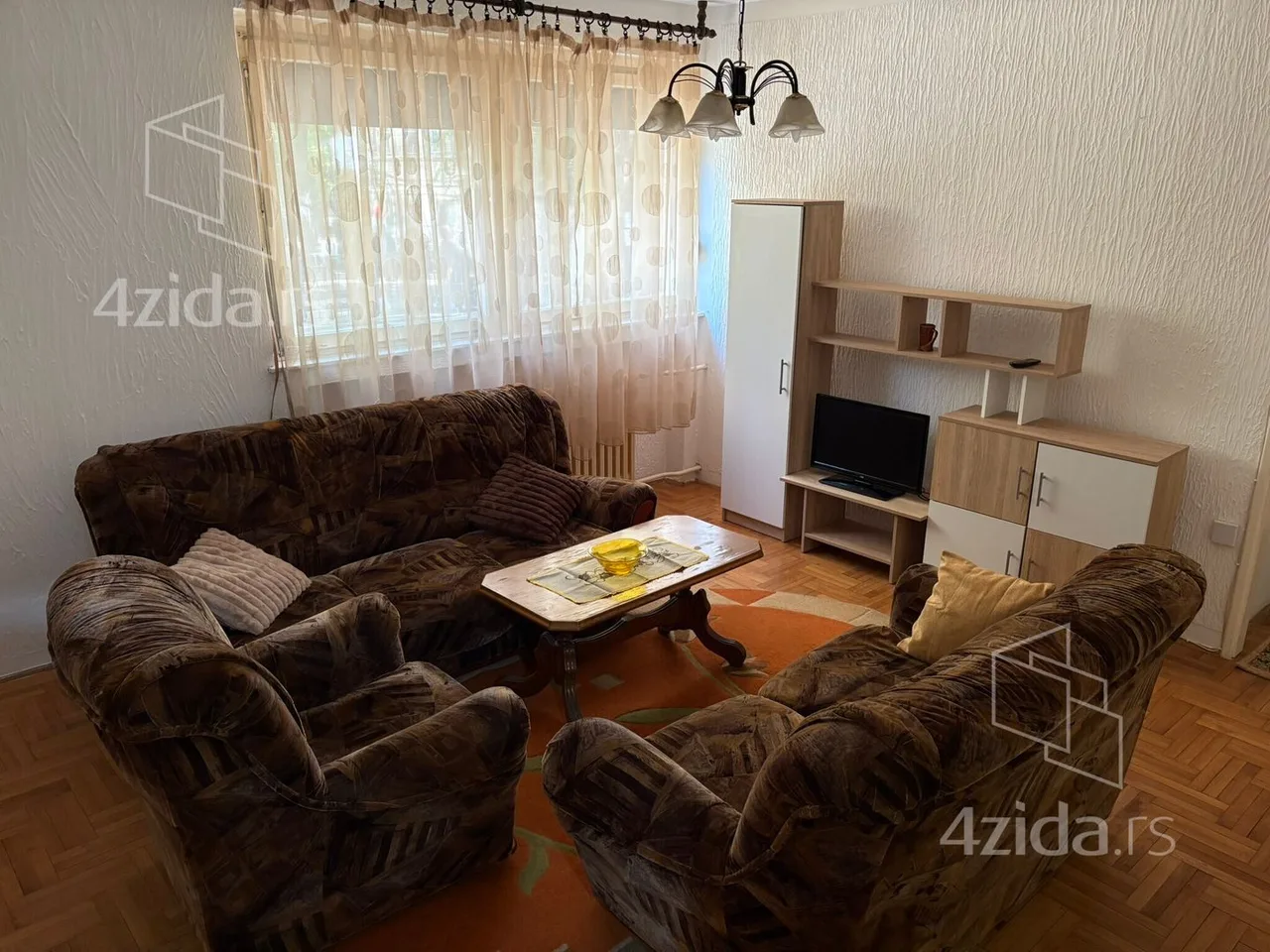 Trosoban stan, 65 m², Subotica