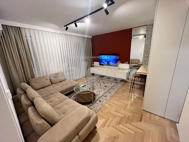 Izdaje se Kompletno renoviran i opremljen stan