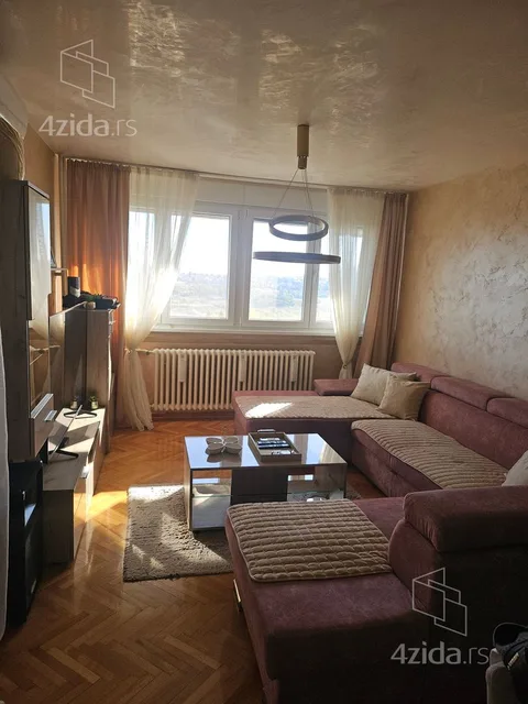 Trosoban stan na prodaju, Rasinska 58