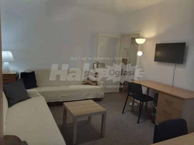 Renovirana nameštena garsonjera