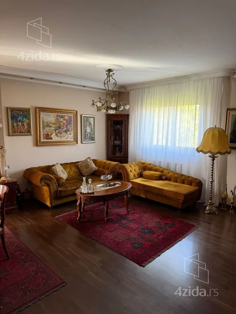 Trosoban stan na prodaju, Koste Nađa