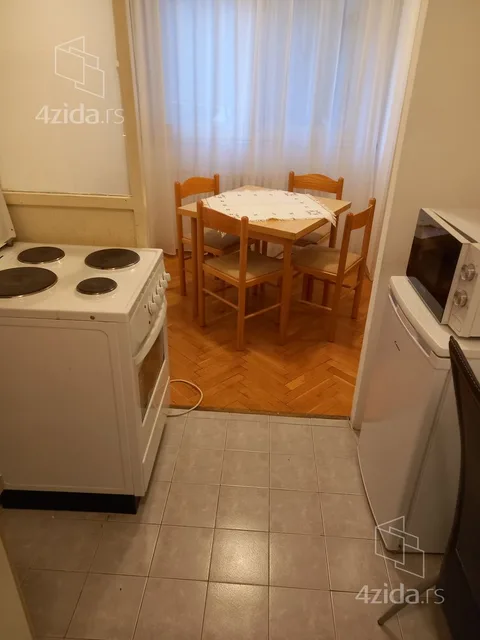 Jednoiposoban stan za izdavanje, Vladetina