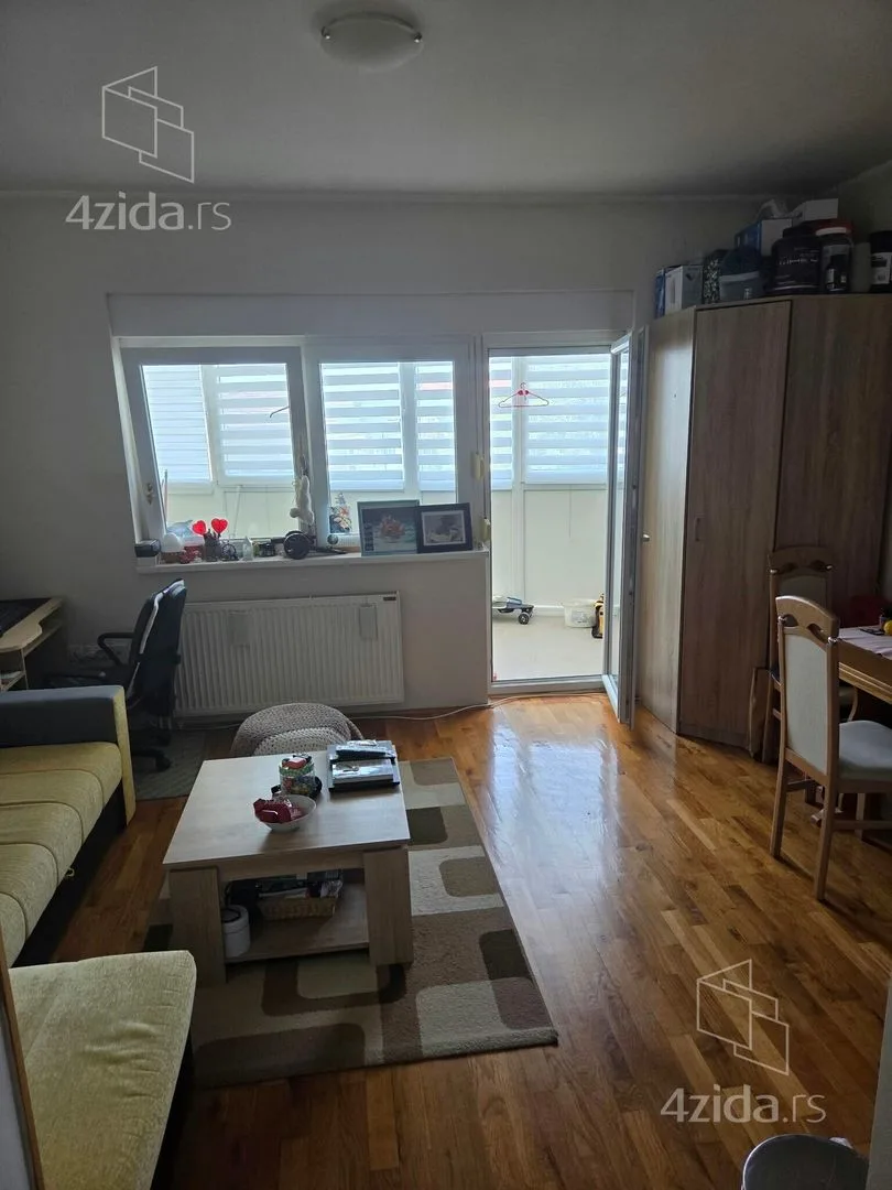 Garsonjera, 28 m², Adice