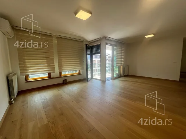 Trosoban stan na prodaju, Bulevar Heroja Sa Košara 6