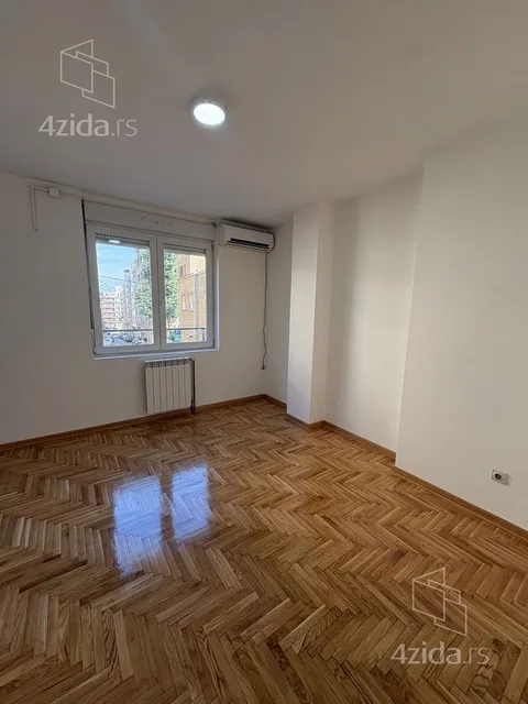 Trosoban stan na prodaju, Kajmakčalanska