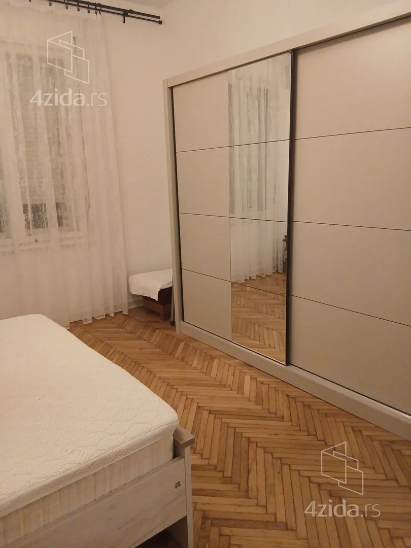 Trosoban stan, 85 m², Dušanovac