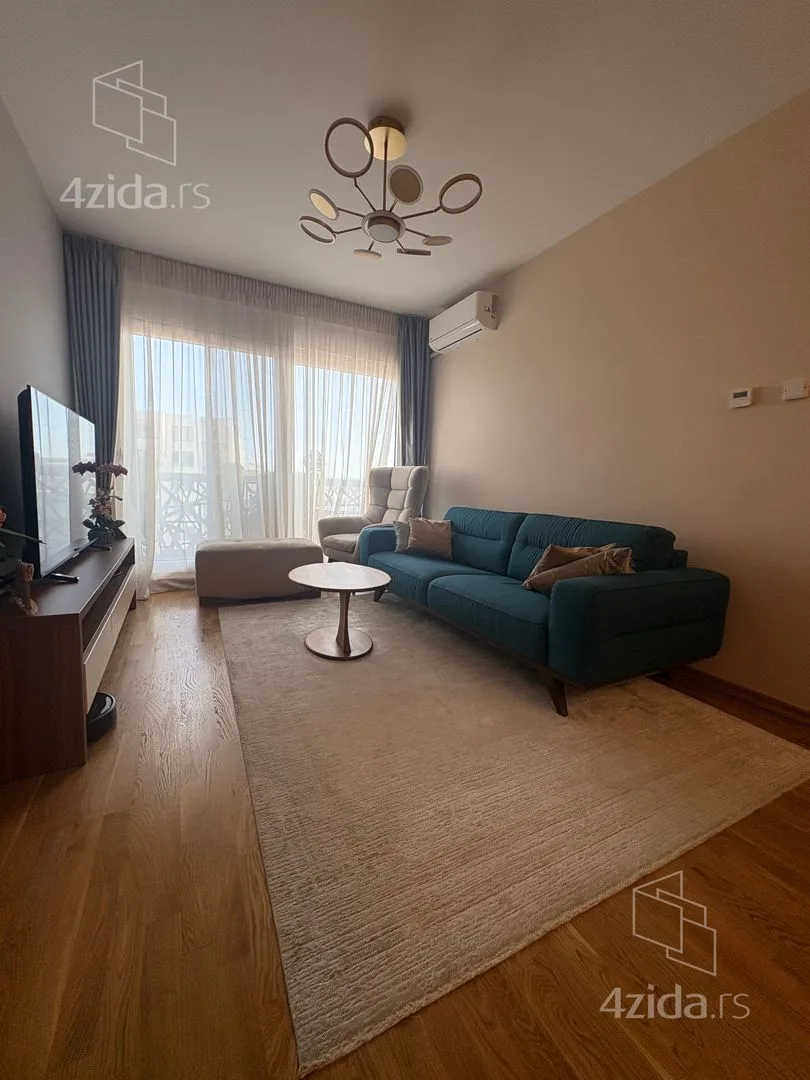 Четырёхкомнатная квартира, 80 м², Центр