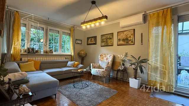 Trosoban stan na prodaju, Nikšićka