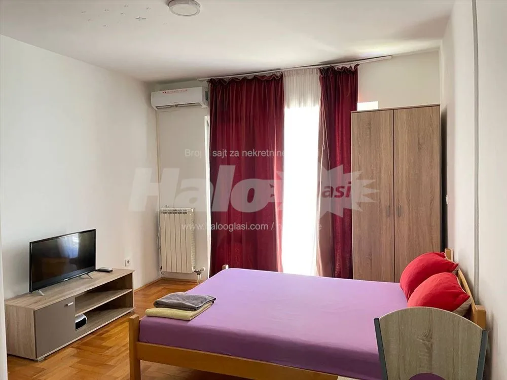 Гарсоньера, 28 м², Звездара