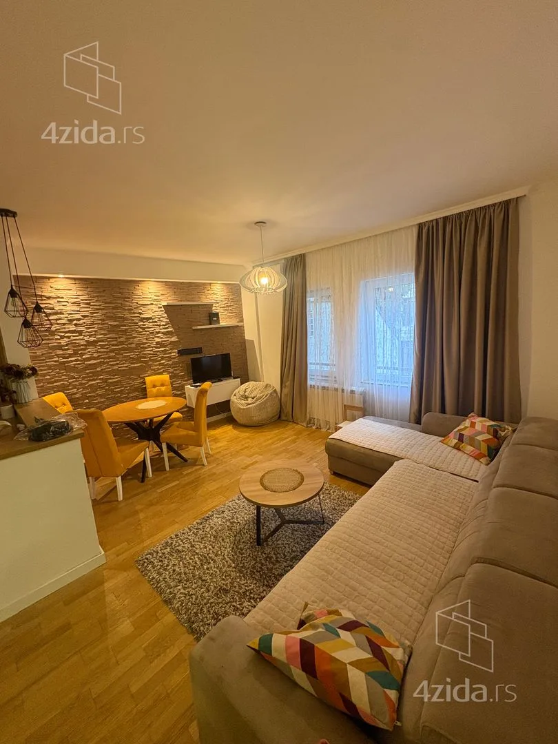 Трёхкомнатная квартира, 80 м², Врачар