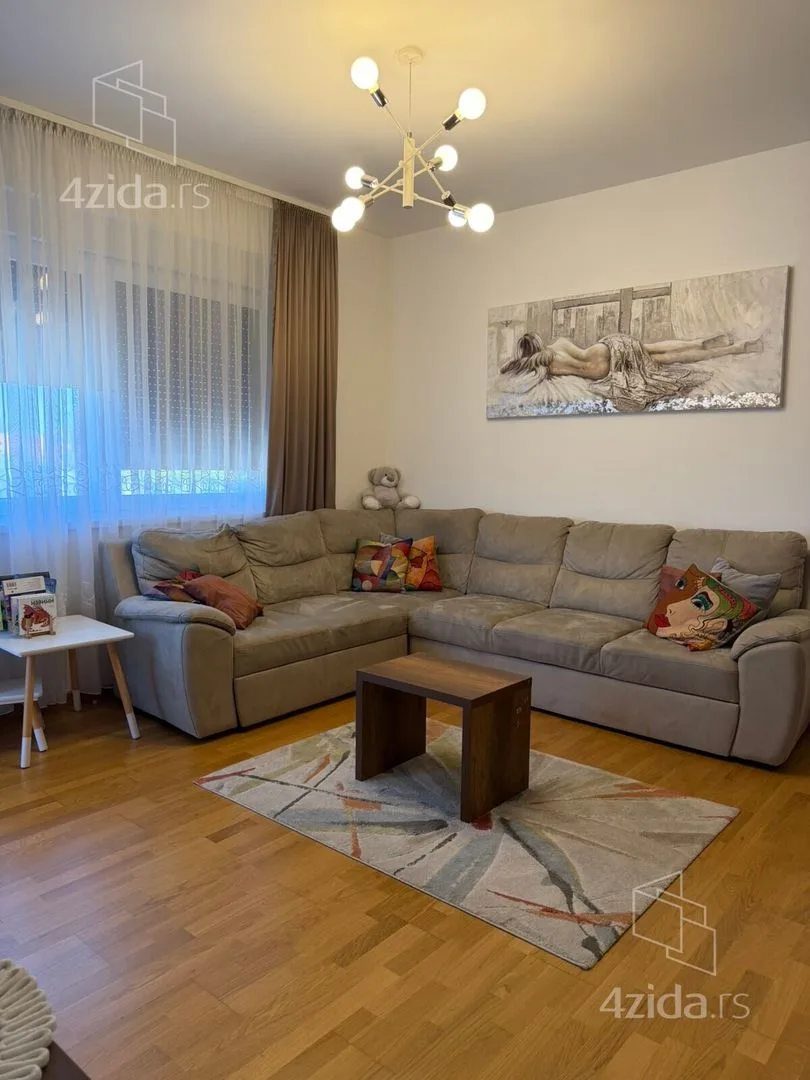 Trosoban stan, 74 m², Sremska Kamenica