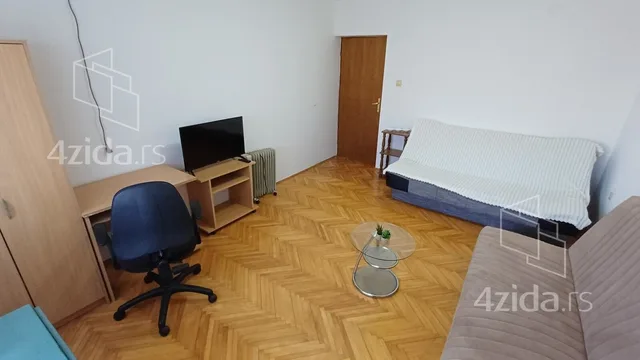 Jednoiposoban stan za izdavanje, Čair