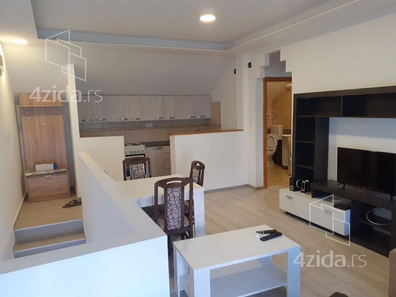 Jednosoban stan, 42 m², Zemun centar