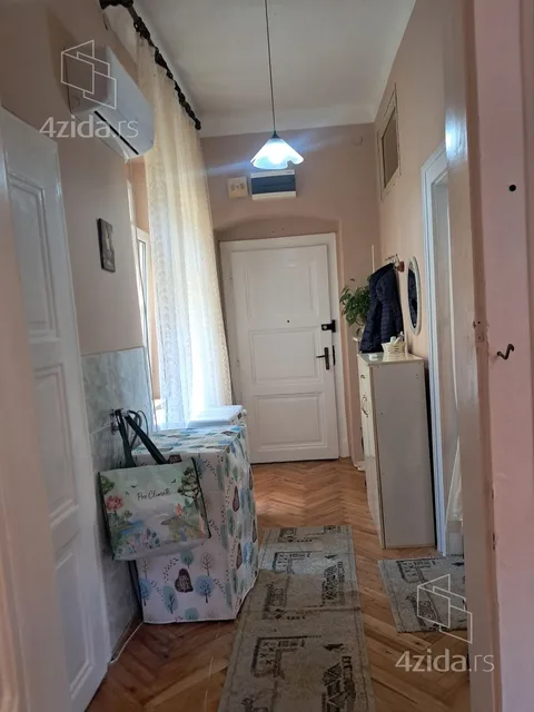 Jednoiposoban stan na prodaju, Gospodska