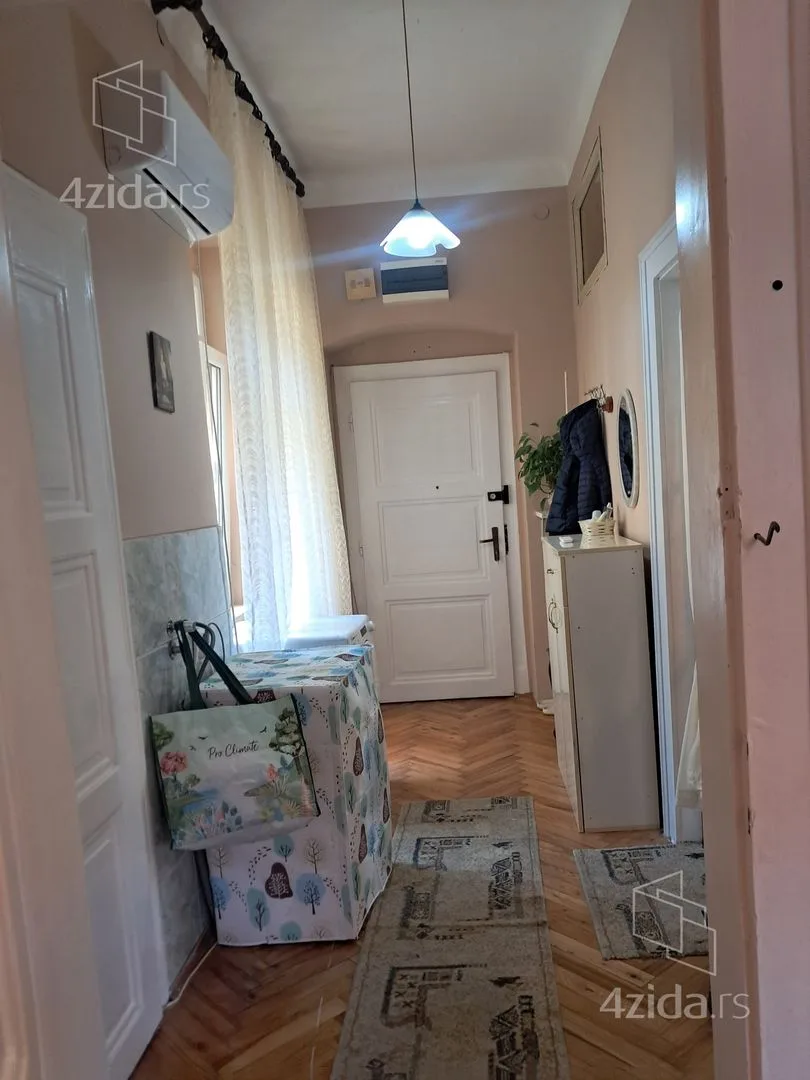 Jednoiposoban stan, 45 m², Zemun centar