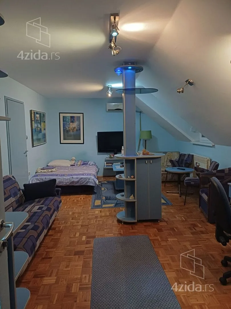 Jednosobna kuća, 80 m², Petrovaradin