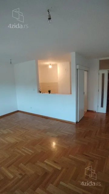 Trosoban stan za izdavanje, Druge Srpske Armije 13