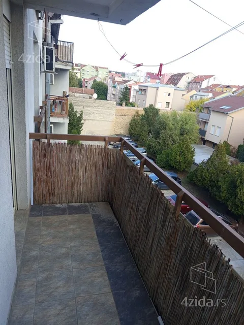 Jednoiposoban stan za izdavanje, Doža Đerđa 49