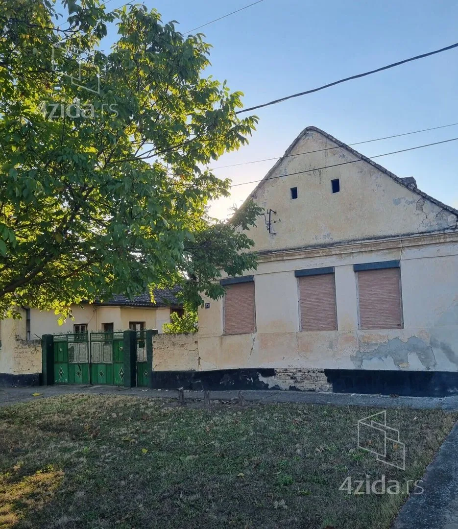 Petosoban i veći kuća, 2 000 m², Ugrinovci