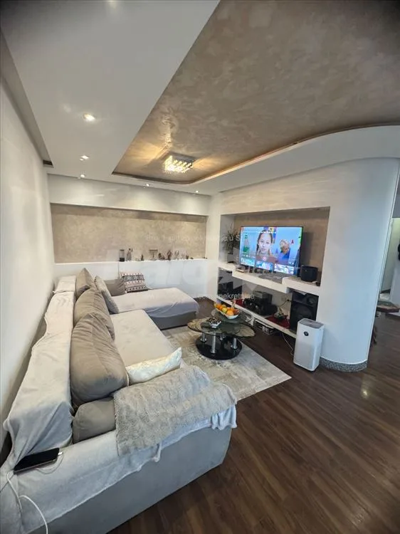 Trosoban stan, 75 m², Medijana