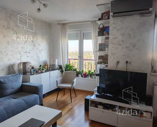 Dvosoban stan na prodaju, Šumadijske Divizije 10