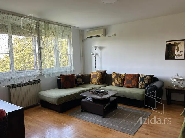 Trosoban stan na prodaju, Vuka Karadžića 29