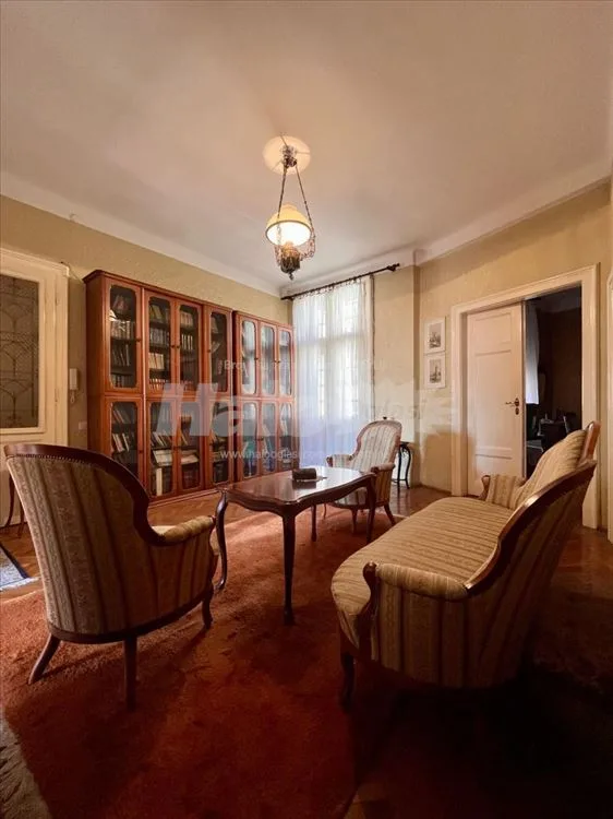Četvorosoban stan, 103 m², Savski venac