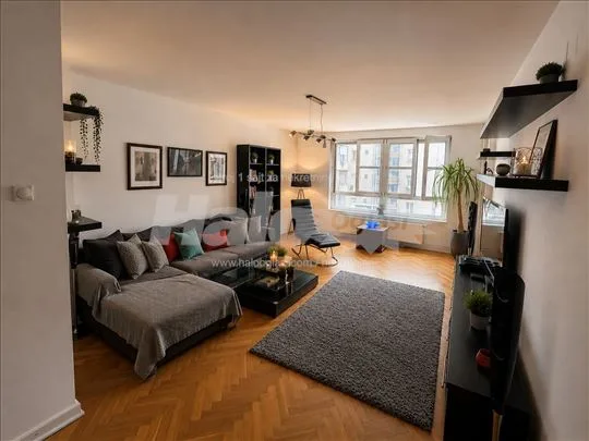 3,5s Lux stan 95m² +Garažni box -V.Stepe -AUTOKOM.