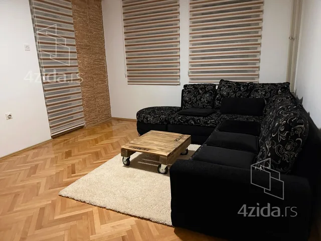 Dvosoban stan za izdavanje, Majakovskog