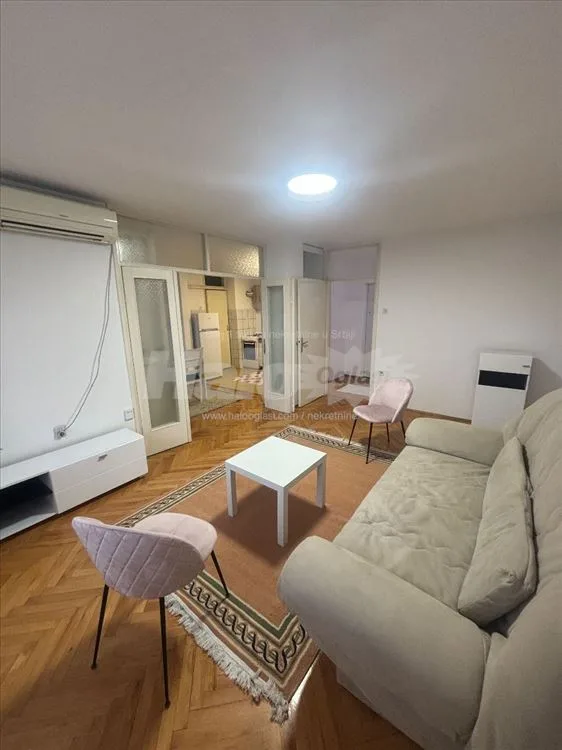 Troiposoban stan, 84 m², Medijana