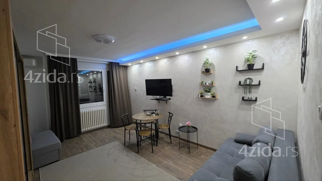 Garsonjera, 30 m², Čukarička padina