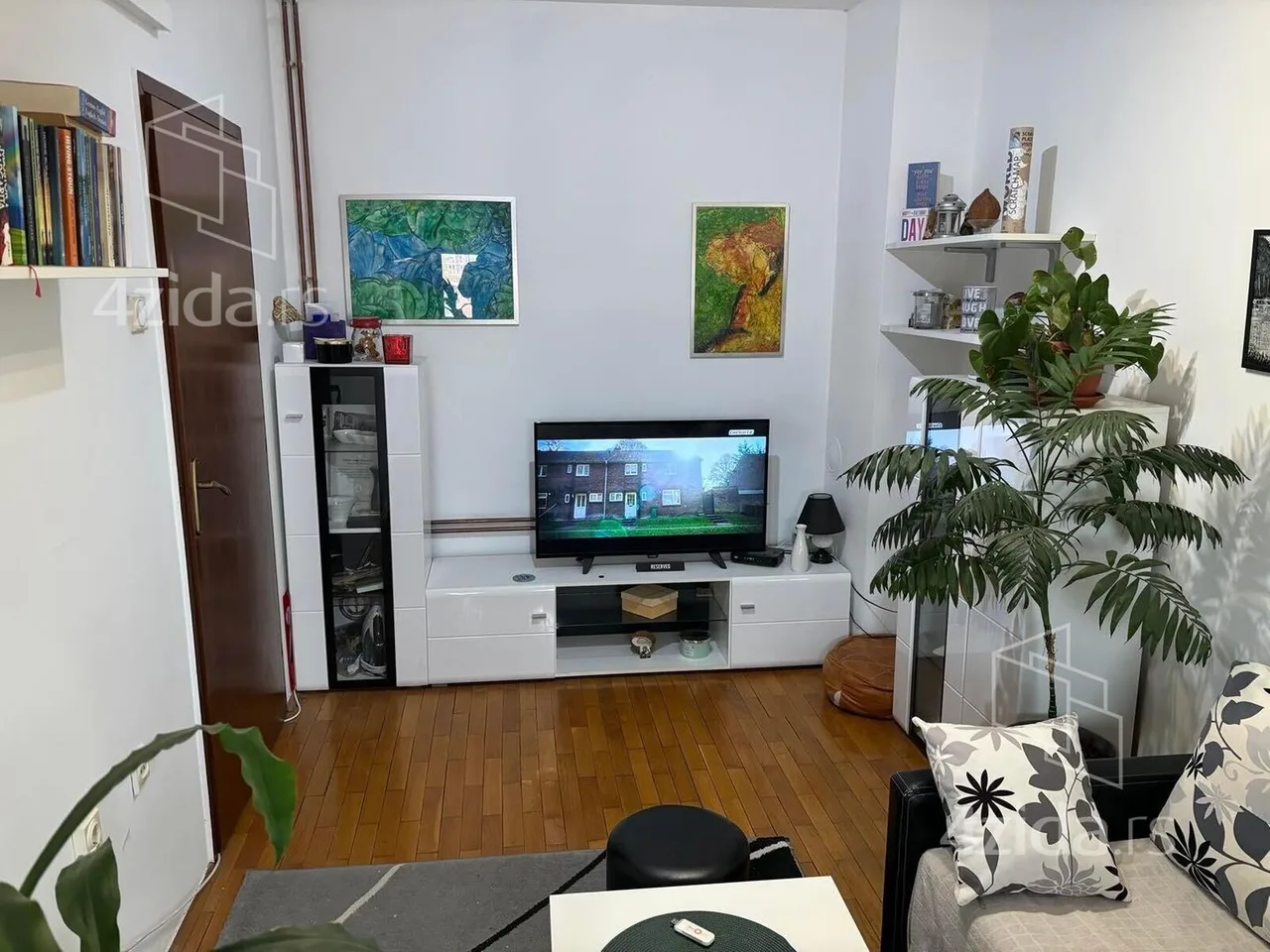 Dvoiposoban stan, 60 m², Crveni krst